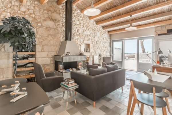 mangiabove_common_space_fireplace