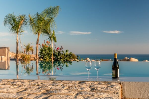 mangiabove_wine_poolside